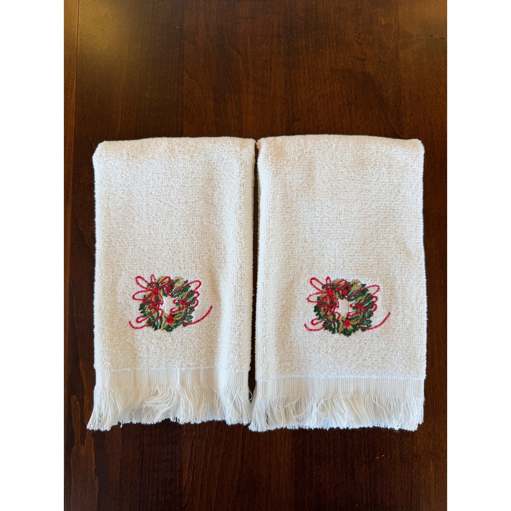 Vtg 1978 Grand Prix by Avanti Christmas Wreath Fingertip Fringe Towels 2 White